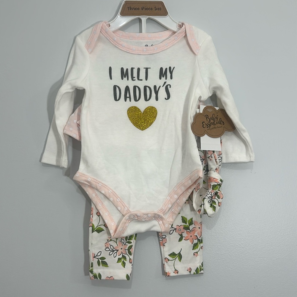“I melt daddy’s heart” body suit and matching pants with headband